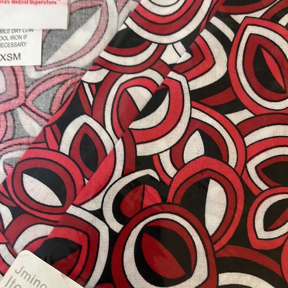 Scrub top bundle - Picture 3 of 3